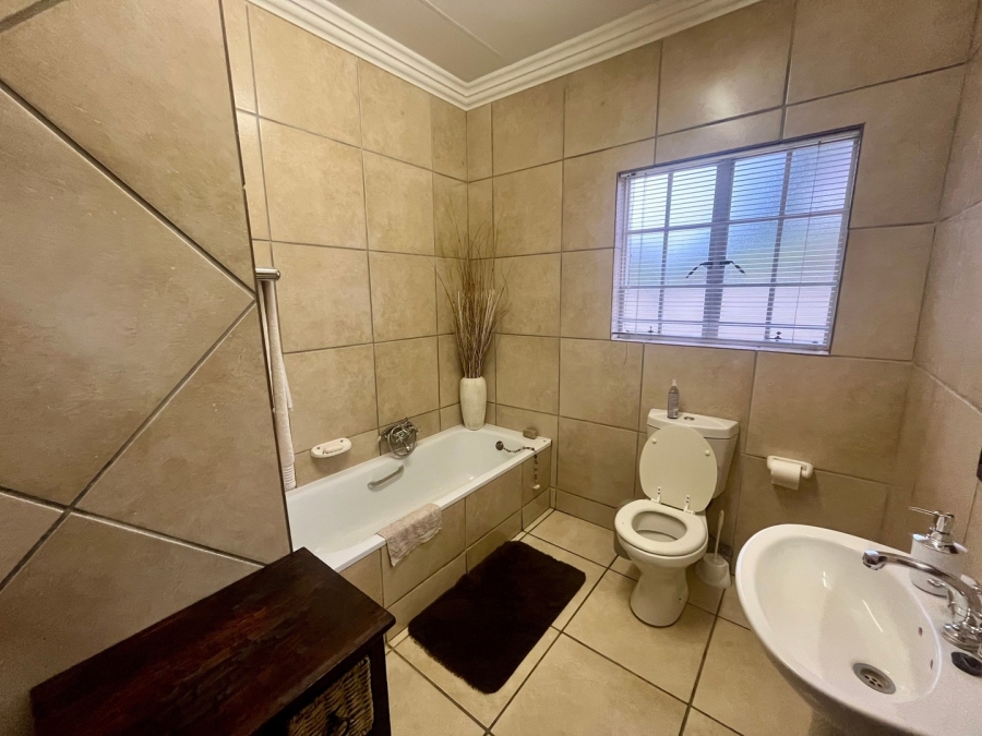 3 Bedroom Property for Sale in Flamwood North West